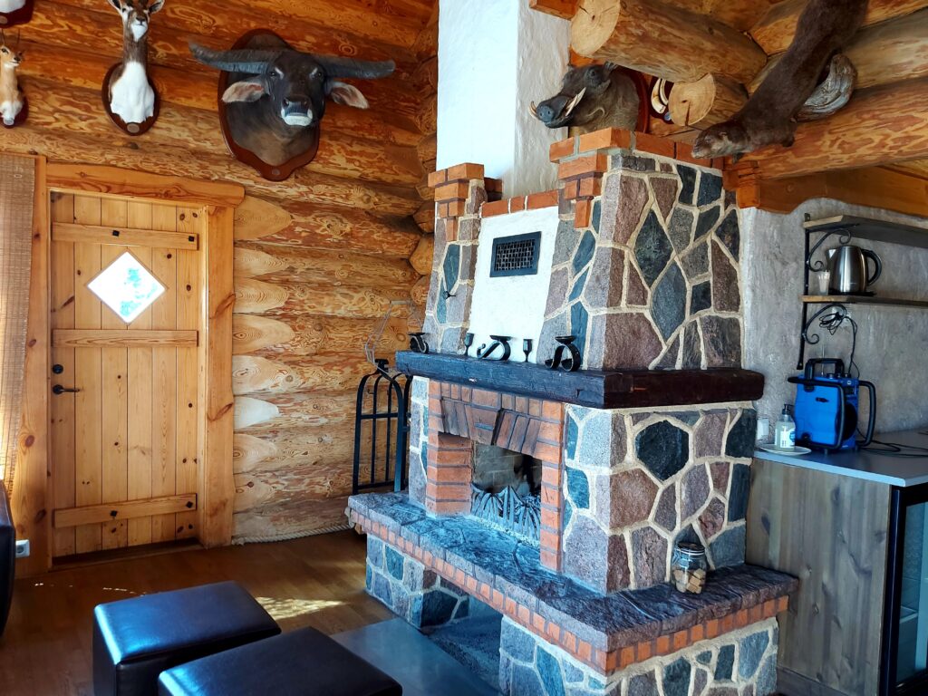 Russian sauna and accommodation fireplace_Toosikannu