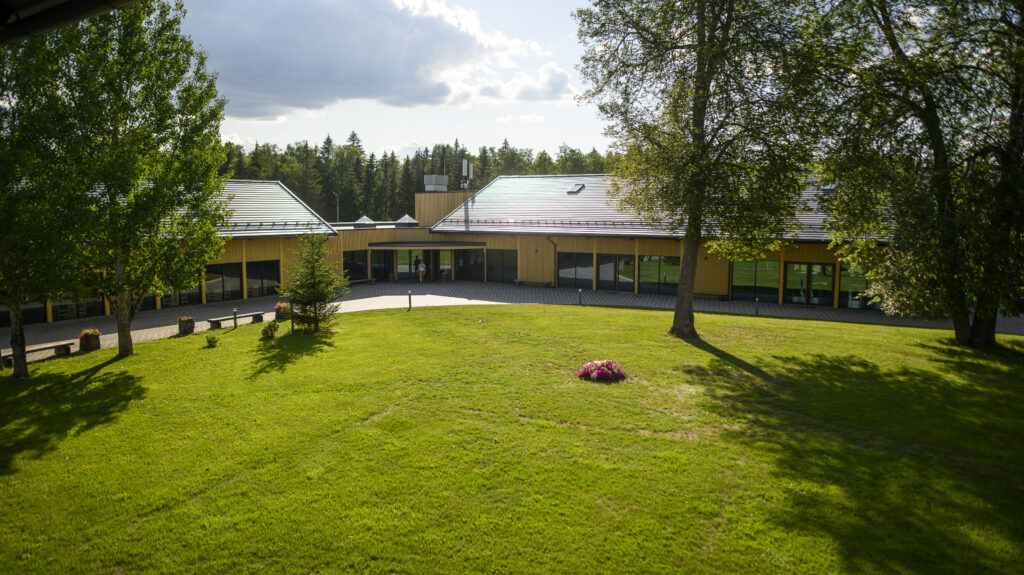 Kokus- ja lomakekus Virossa_Toosikannun päärakennus