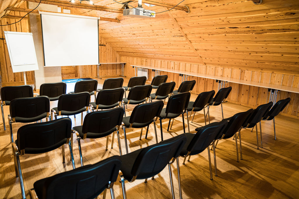 Toosikannu Ale-Sepa seminariruum teatristiilis