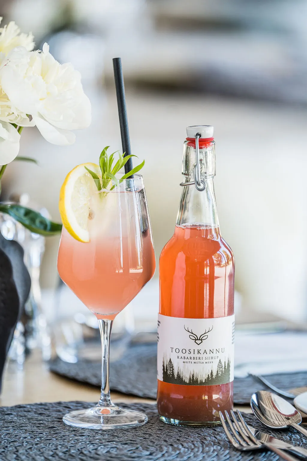 Toosikannu rabarberisiirup